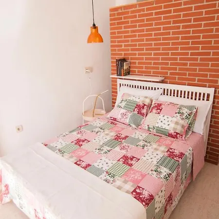 Dom wakacyjny Cozy House Near To The Center Of